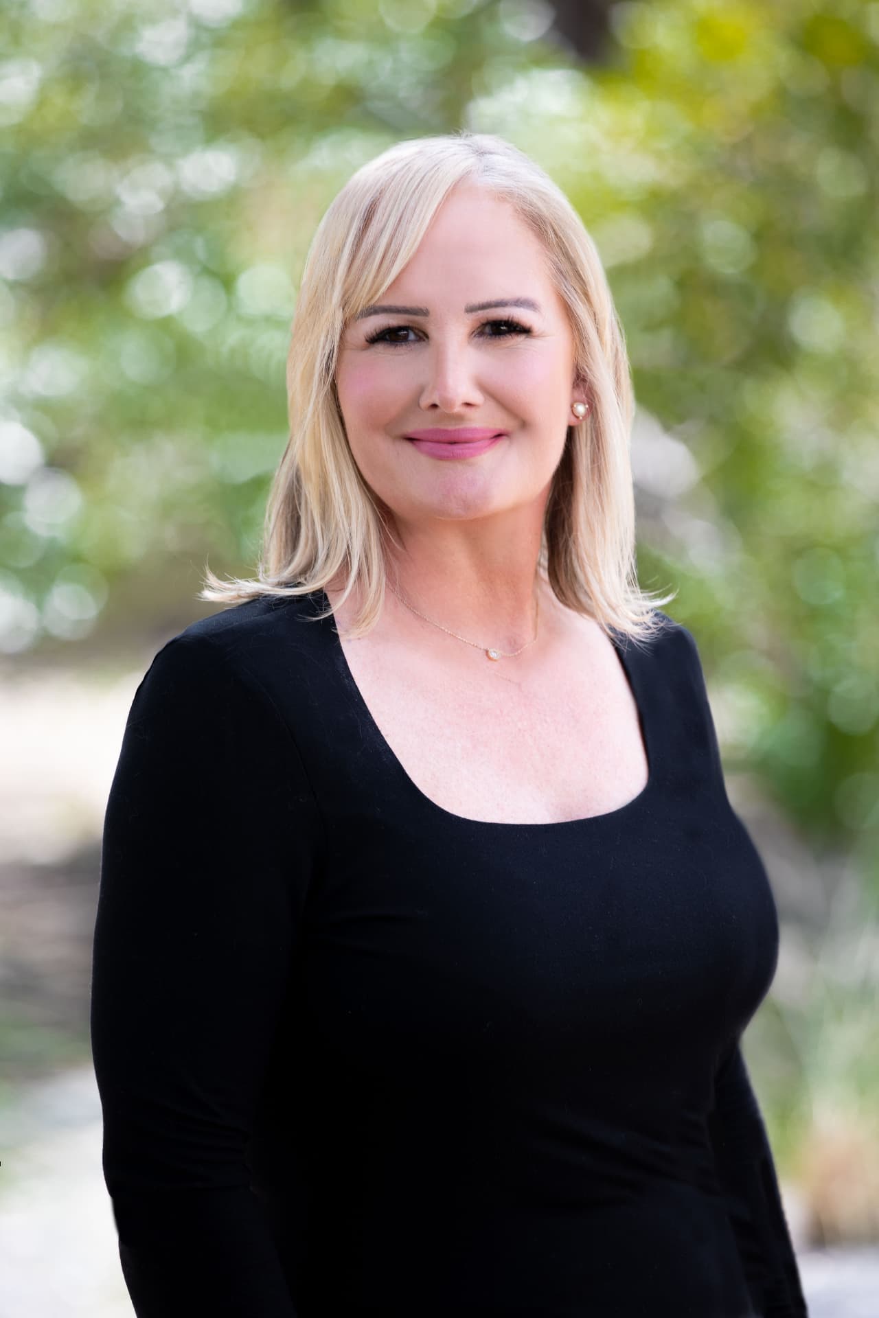 Londa Dennings, Executive Assistant & Accounting